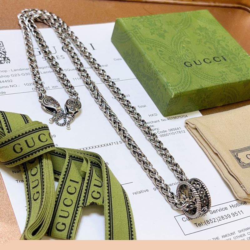 G*u*i necklaces